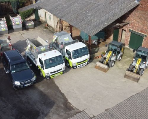 Werksgelände mit Fuhrpark