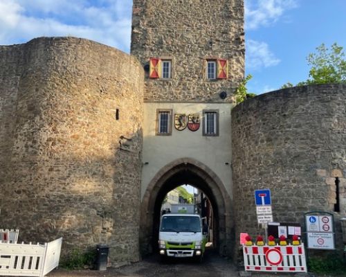 passt auch durch Burgtore